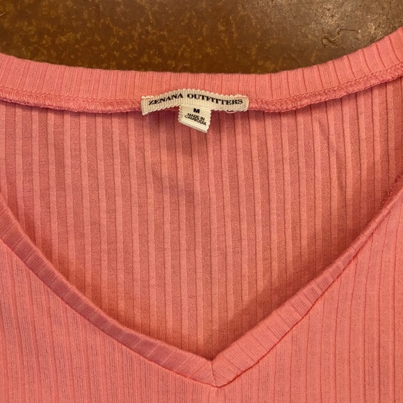 EUC Zenana Outfitters Peach Coral Pink Pocket Tee Sz M - Picture 2 of 4